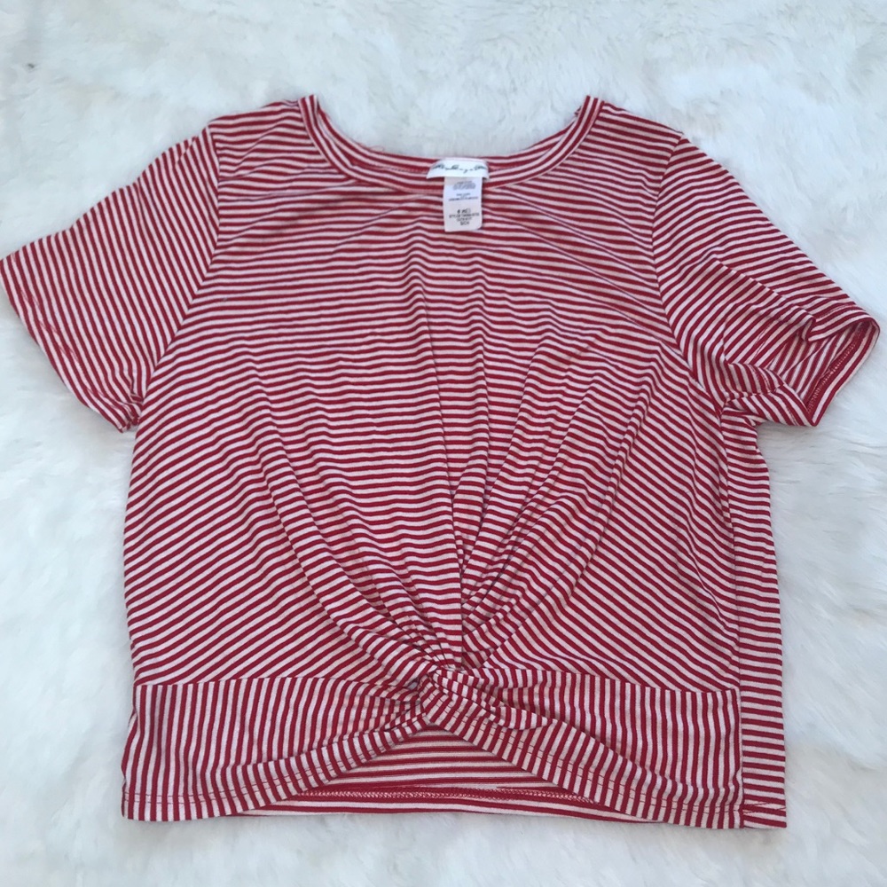 White and red striped T-shirt with tie